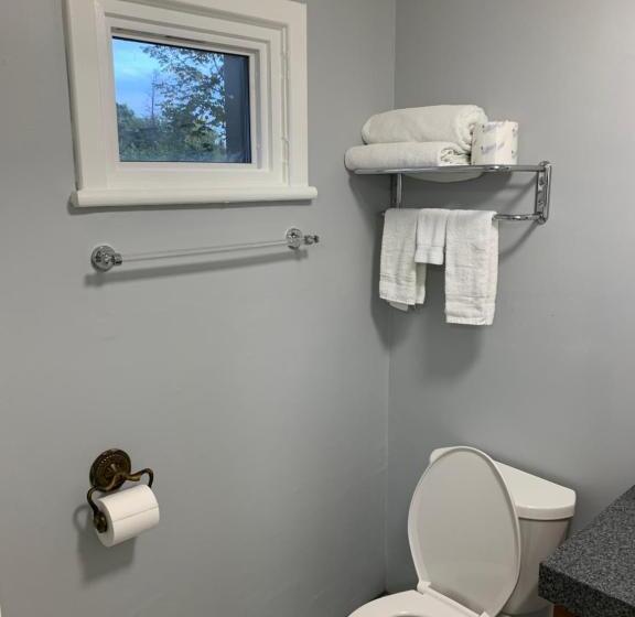 فندق على الطريق Champlain Motor Inn