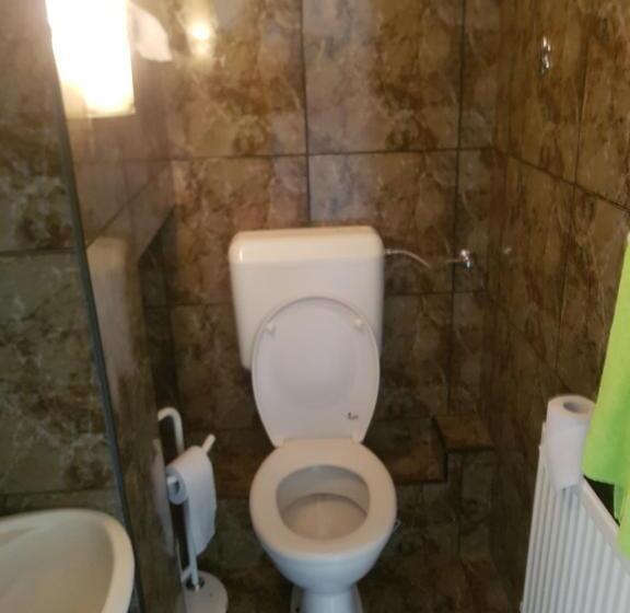 پانسیون Lara Guest House