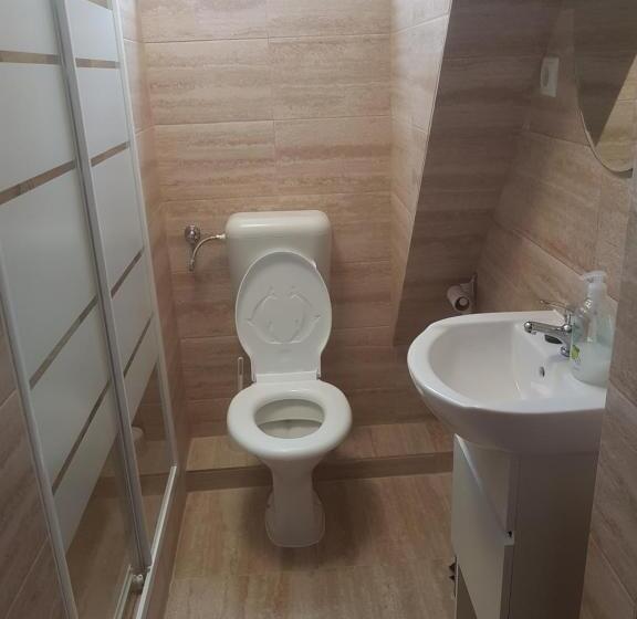 پانسیون Lara Guest House