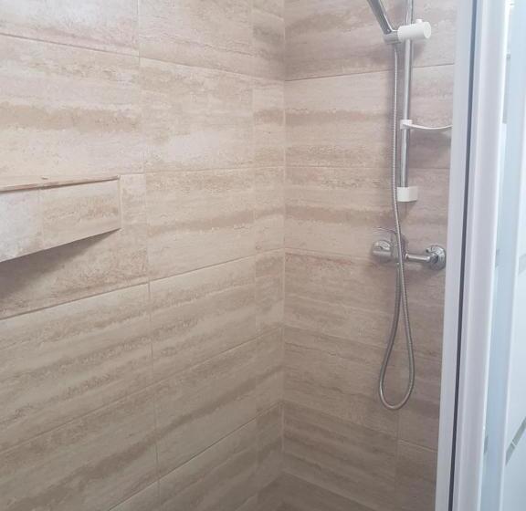 پانسیون Lara Guest House