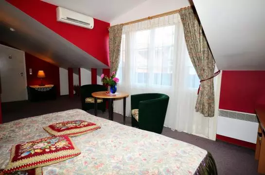 هتل Angel Town Hall Apartments