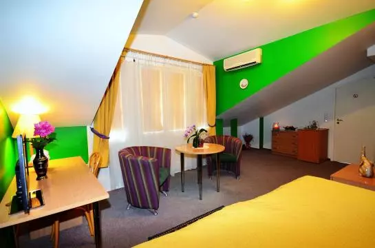 هتل Angel Town Hall Apartments