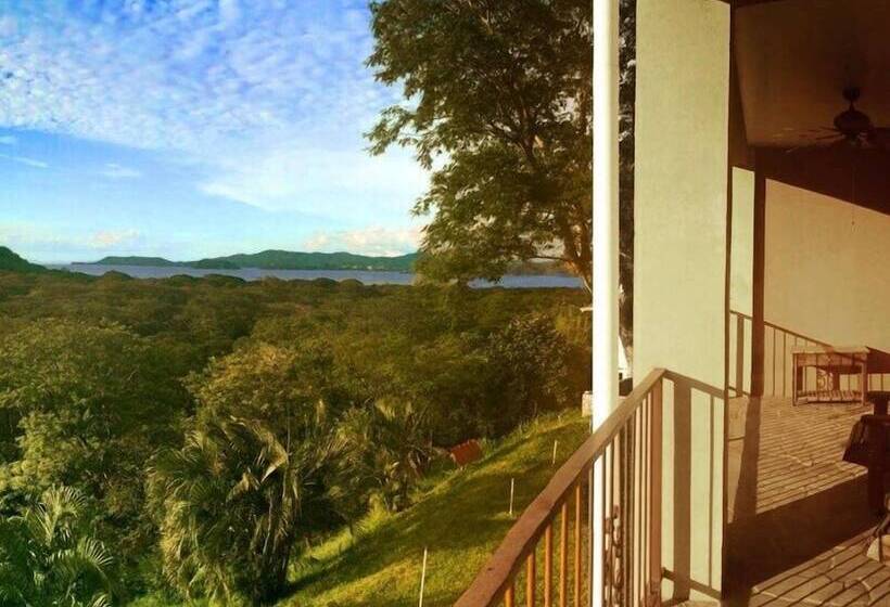 Отель Condor Lodge