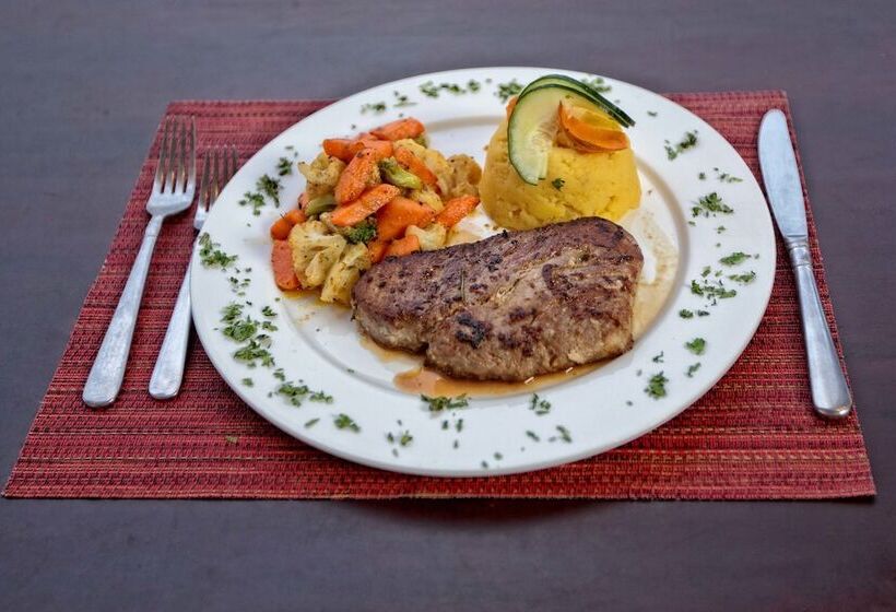 Отель Condor Lodge