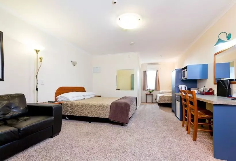 Отель Elliotts Kapiti Coast Motor Lodge