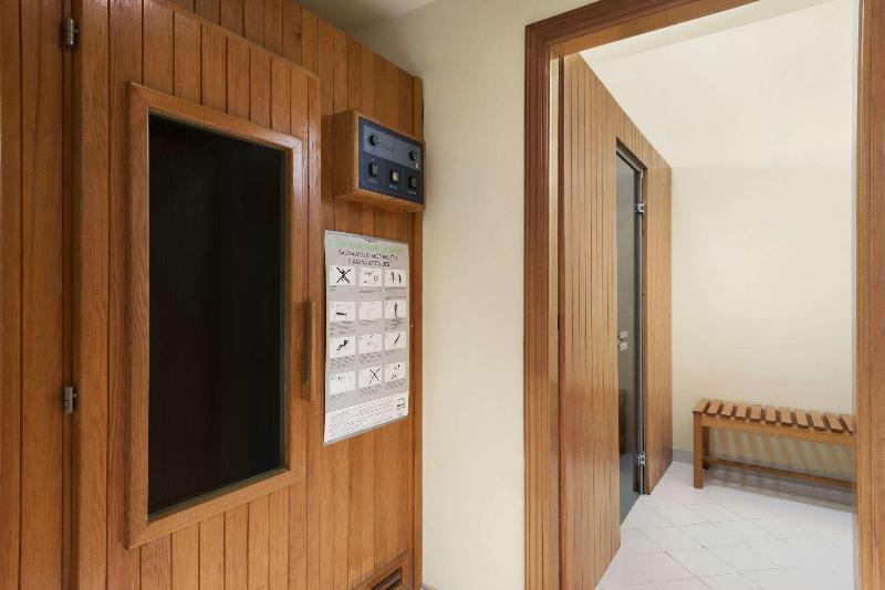 Hotel Howard Johnson By Wyndham Abu Dhabi Downtown