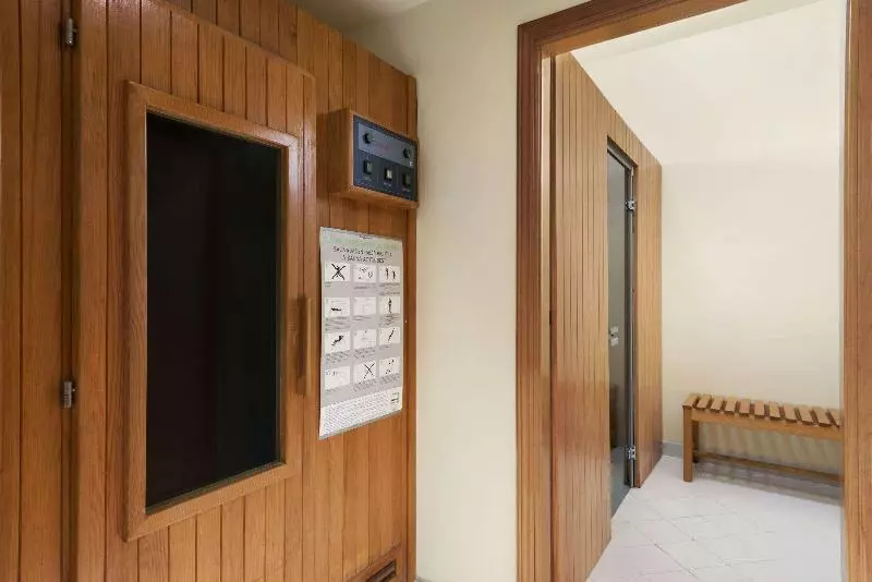 Hotel Howard Johnson By Wyndham Abu Dhabi Downtown