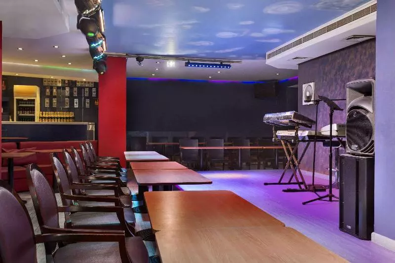 Hotel Howard Johnson By Wyndham Abu Dhabi Downtown