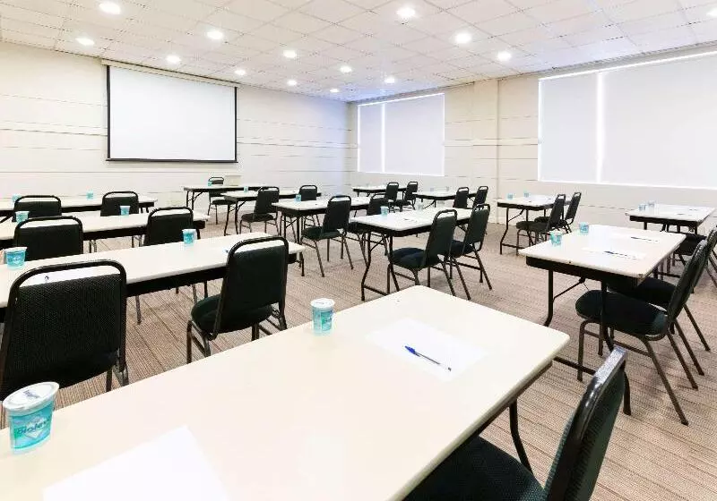 호텔 Ibis Paulinia