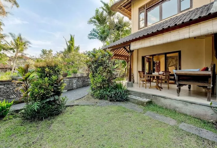 ホテル Kebun Indah Ubud