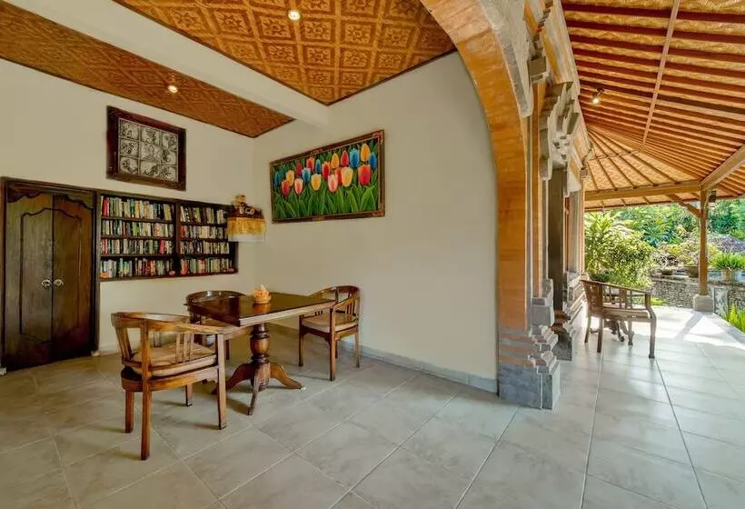 ホテル Kebun Indah Ubud