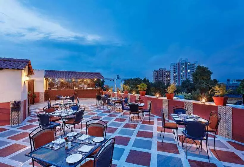 酒店 La Place Sarovar Portico