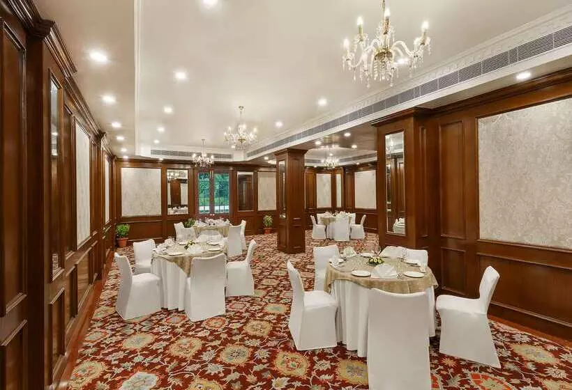 酒店 La Place Sarovar Portico