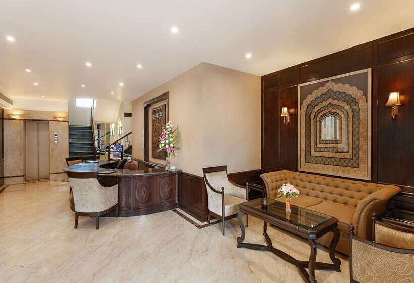 هتل La Place Sarovar Portico