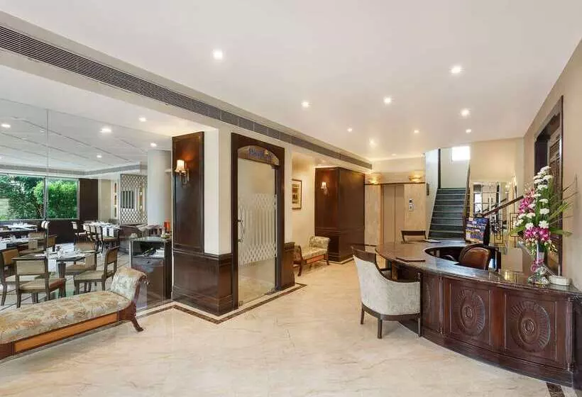 酒店 La Place Sarovar Portico