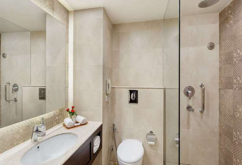 هتل La Place Sarovar Portico