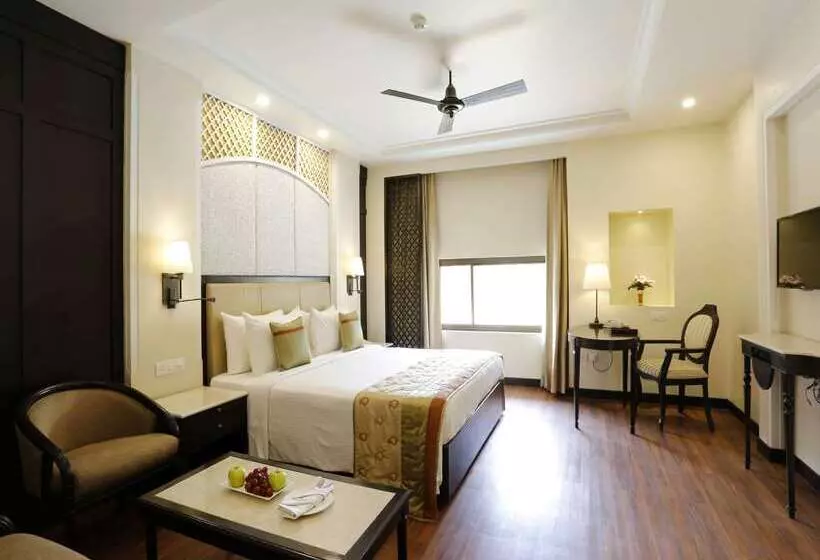 酒店 La Place Sarovar Portico