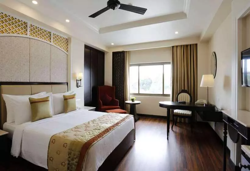 酒店 La Place Sarovar Portico