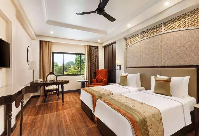 酒店 La Place Sarovar Portico