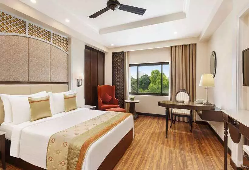 酒店 La Place Sarovar Portico