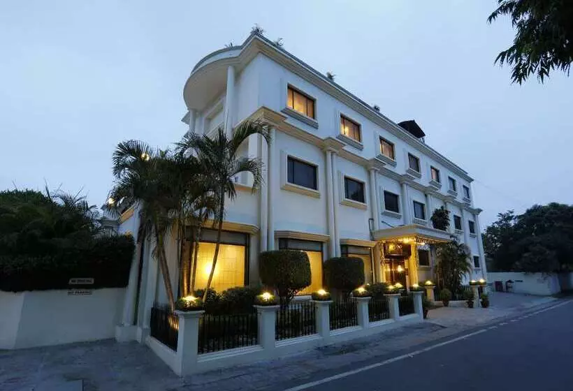 酒店 La Place Sarovar Portico