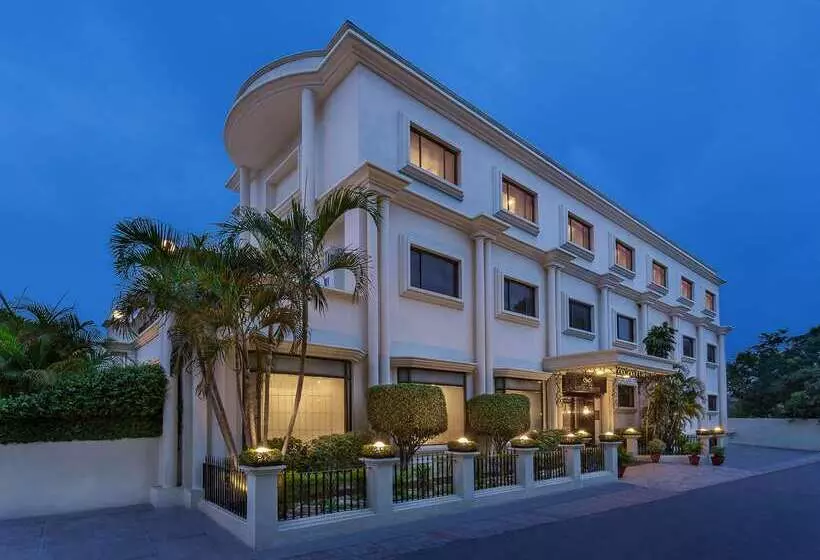 酒店 La Place Sarovar Portico