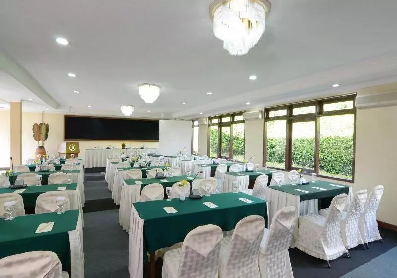 호텔 The Jayakarta Cisarua Mountain Resort