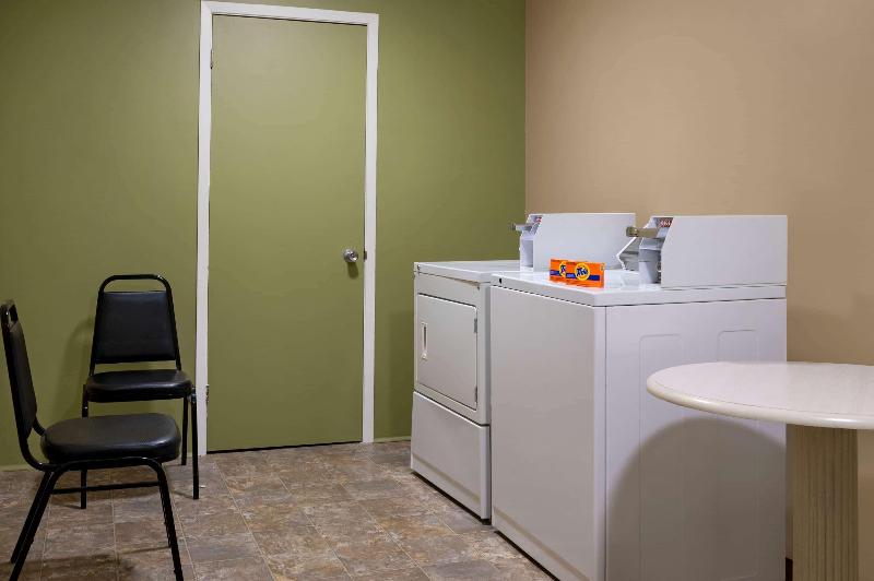 Hotel Super 8 By Wyndham Hearst On