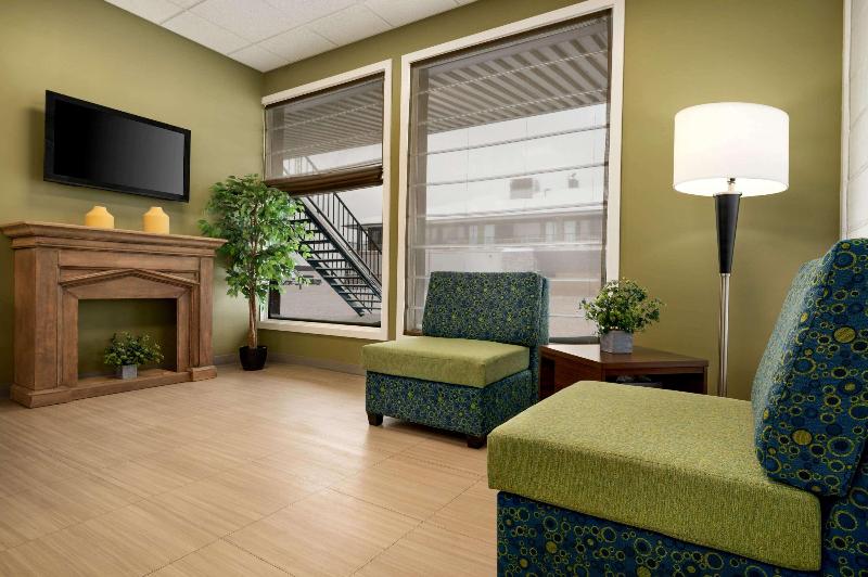 Hotel Super 8 By Wyndham Hearst On