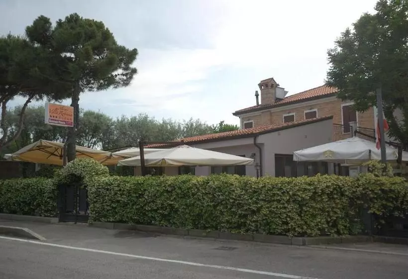 ホテル Villa Robinia