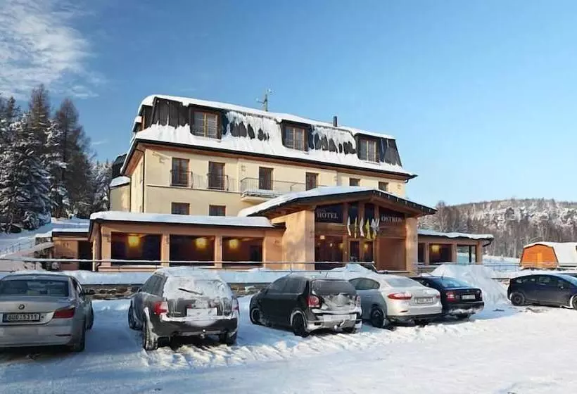Hotelli Ostrov