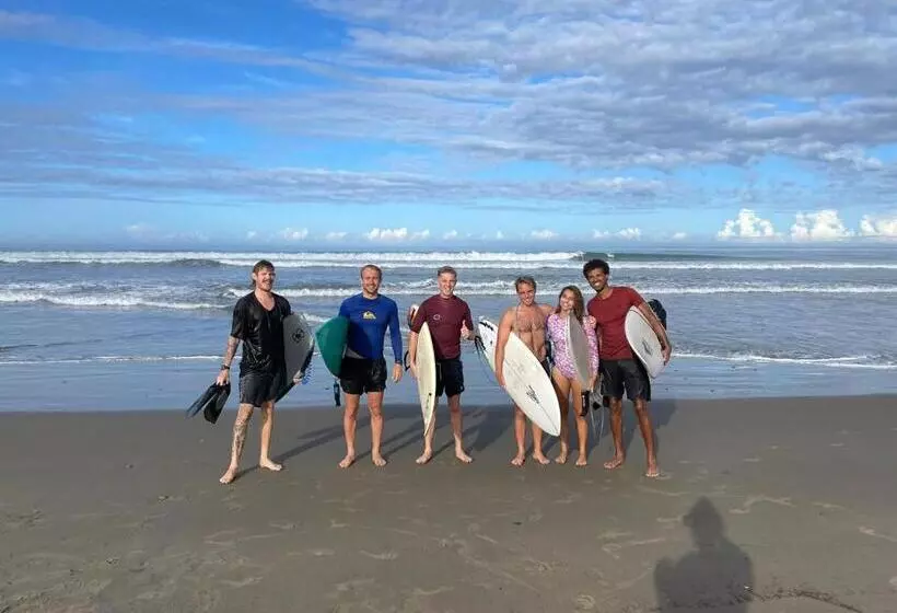 Retkeilymaja Hermanos Perdidos Surf