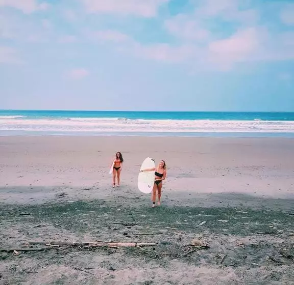 Retkeilymaja Hermanos Perdidos Surf