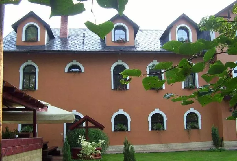 Majatalo Penzion U červených Vrat