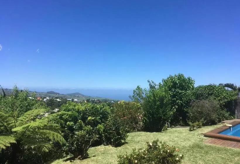 تختخواب و صبحانه Caloupilé