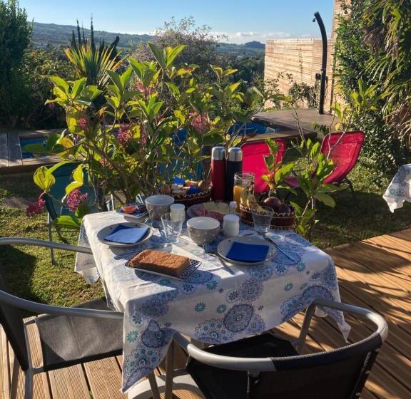 تختخواب و صبحانه Caloupilé