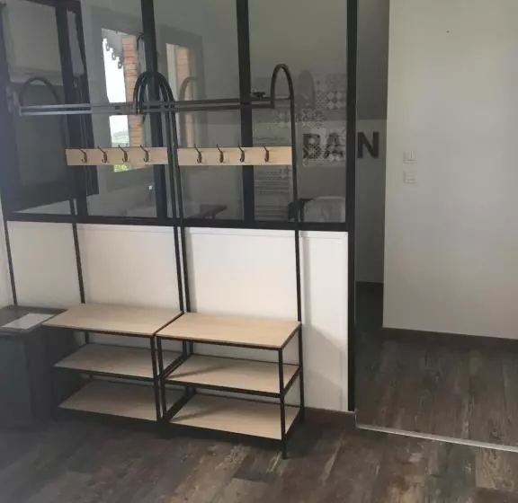 تختخواب و صبحانه Caloupilé