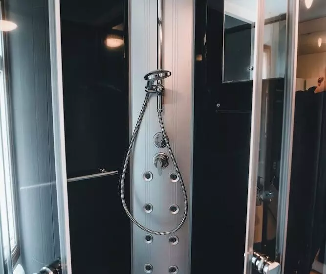 Eyja Mörk & Bubble Bedroom