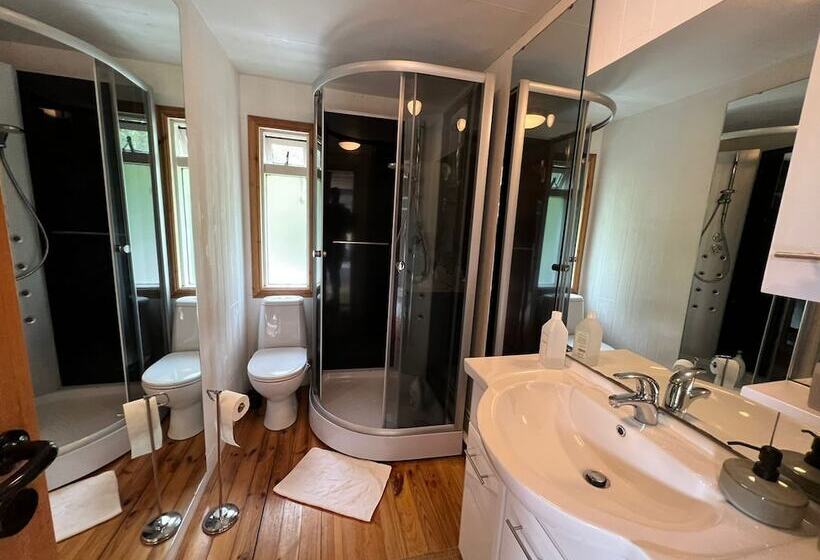 Eyja Mörk & Bubble Bedroom