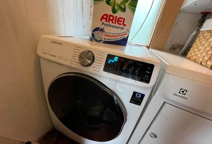 Eyja Mörk & Bubble Bedroom