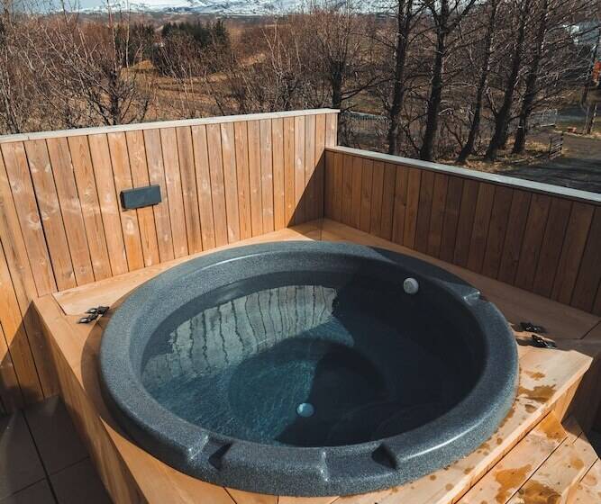 Eyja Mörk & Bubble Bedroom