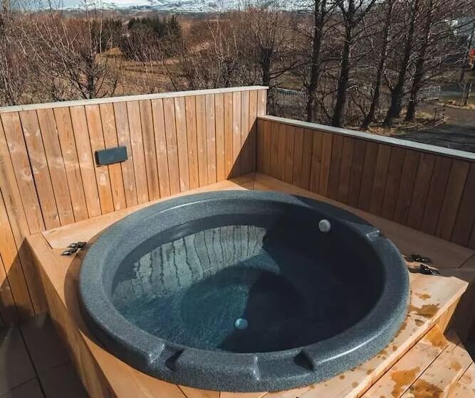 Eyja Mörk & Bubble Bedroom