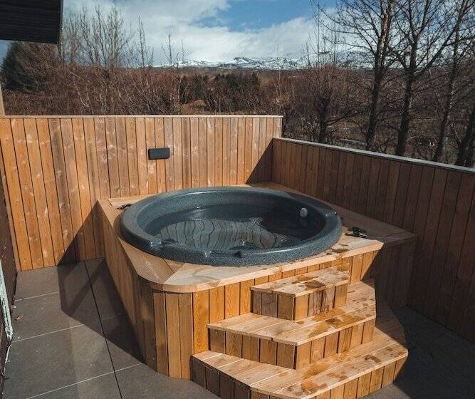 Eyja Mörk & Bubble Bedroom