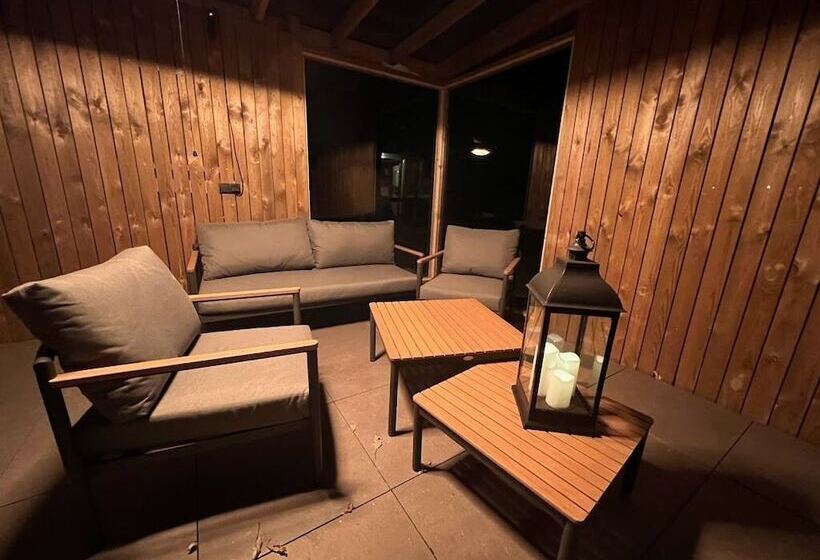 Eyja Mörk & Bubble Bedroom