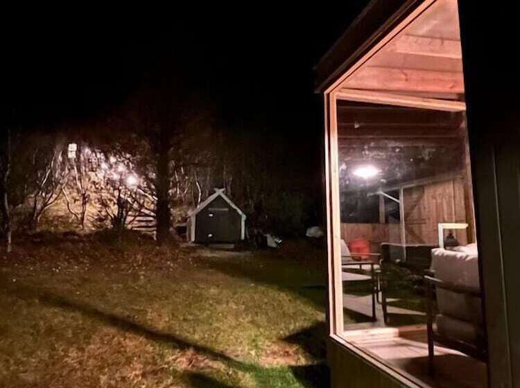 Eyja Mörk & Bubble Bedroom