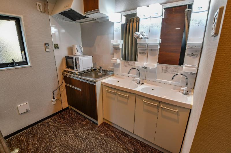 Grandouce Sumiyoshi  Hostel, Caters To Men