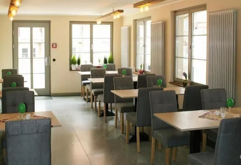 Hotelli Garni Tilia