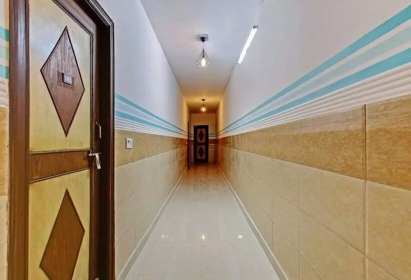 ホテル Oyo Home 38093 Designer Stay Near Sector 59 Metro Station