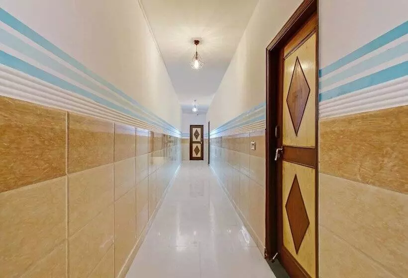 ホテル Oyo Home 38093 Designer Stay Near Sector 59 Metro Station