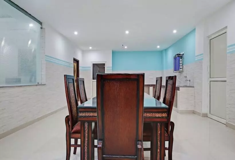 ホテル Oyo Home 38093 Designer Stay Near Sector 59 Metro Station